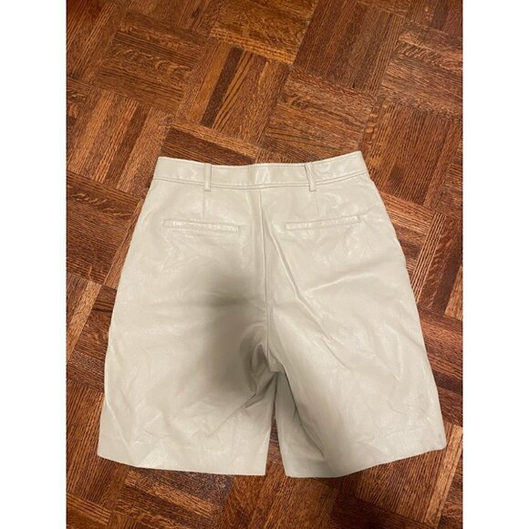 Aritzia Babaton Women Size 6 Cream and Tan vegan leather Stretch Shorts - Picture 6 of 7
